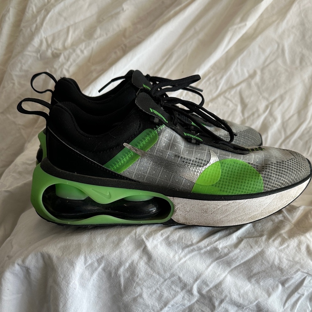 Nike Men's Black and Lime Green Athletic Shoes
